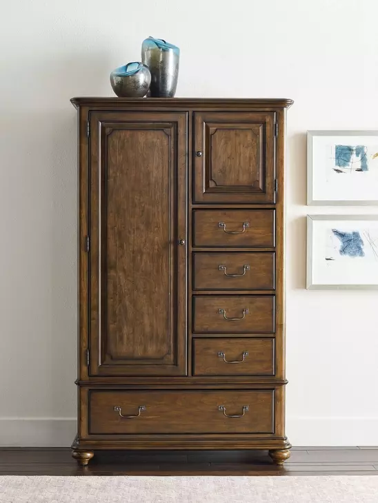 Commonwealth Witham Medium Stain Gentlemen's Chest