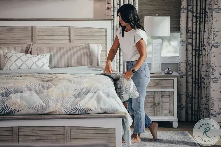 Island Haven Dapple Grey and Blanc King Panel Bed