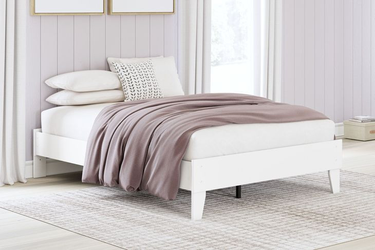 Hallityn Matte White Full Platform Bed