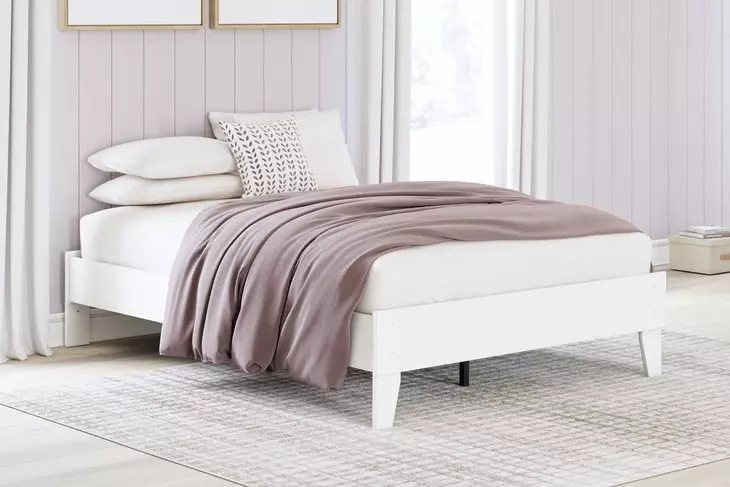 Hallityn Matte White Full Platform Bed
