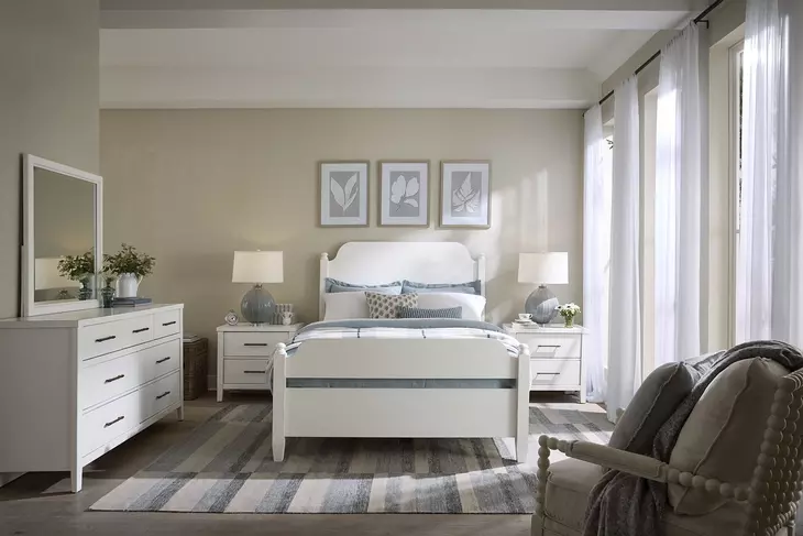 Pure Maple Cottage White Queen Poster Bed