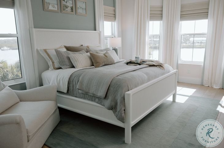 Harbor Point Reed White Queen Panel Bed
