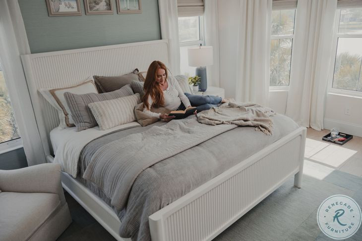 Harbor Point Reed White Queen Panel Bed