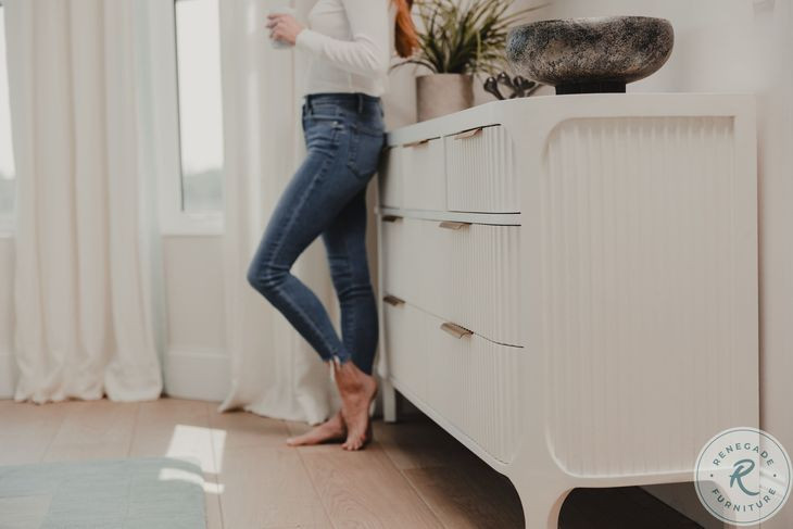 Harbor Point Reed Timeless Clean White 7 Drawer Dresser