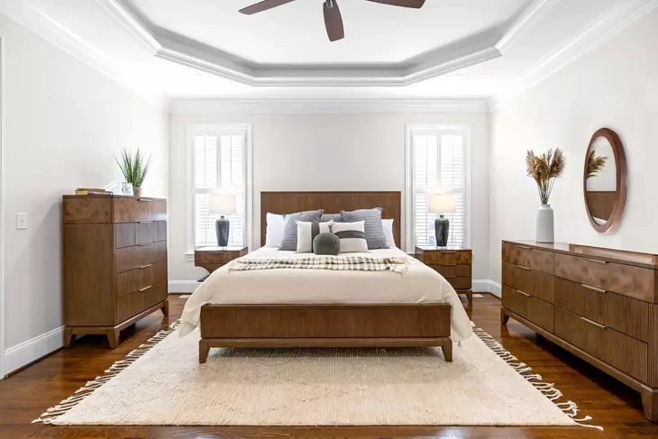 Manhattan Valley Vintage Chestnut Queen Panel Bed