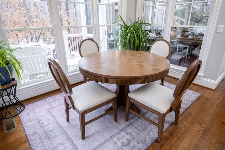 Manhattan Valley Vintage Chestnut 50" Round Dining Table