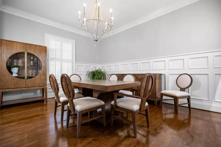 Manhattan Valley Vintage Chestnut Extendable Rectangular Dining Room Set