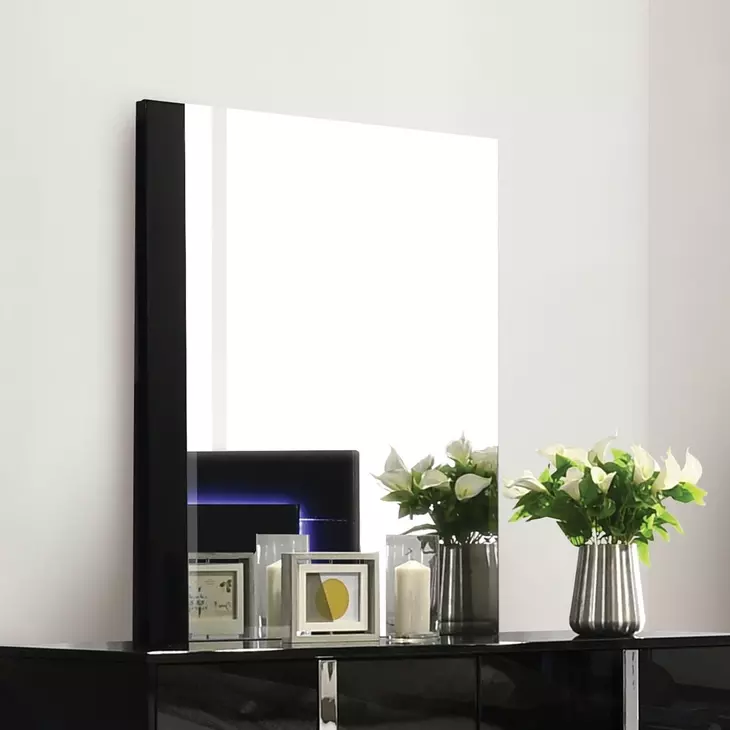 Sinistra Piano Black Platform Bedroom Set with LED Light