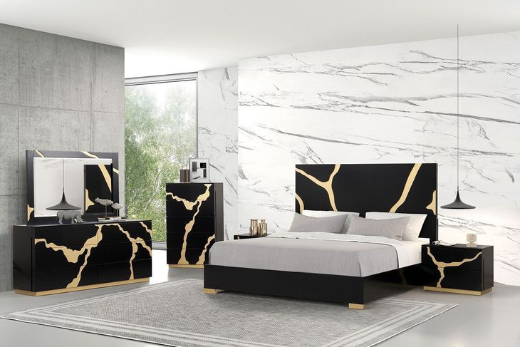 Goldsberg Black and Gold King Platform Bed