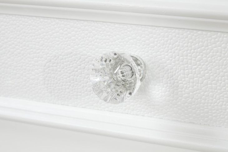 Naucalpan White 5 Drawer Chest