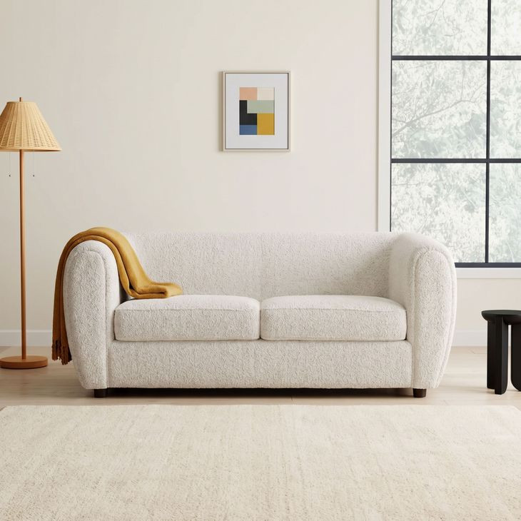 Verdal Off White Loveseat