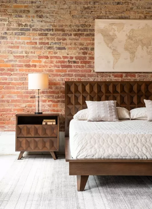 Lisbon Royal Brown Queen Platform Bed