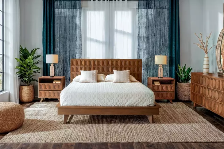 Lisbon Royal Brown Queen Platform Bed