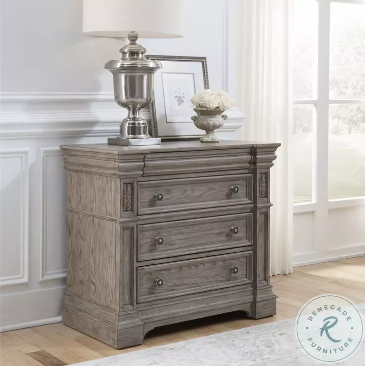 Windsor Hill French Gray 4 Drawer Bachelor's Chest