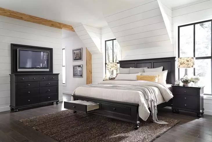 Oxford Black 8 Drawer Chesser