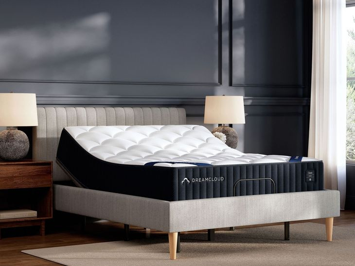DreamCloud Classic Hybrid White King Mattress
