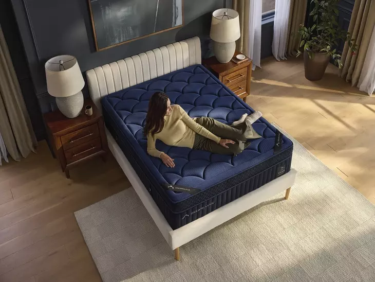 DreamCloud Ultra Hybrid White Queen Mattress