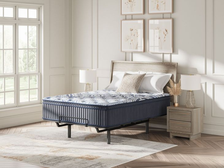 Plush Luxe 2.0 Blue Queen Mattress