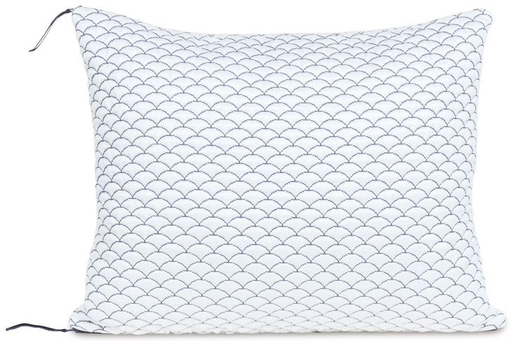 DreamCloudTM Classic White Queen Pillow