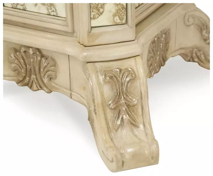 Platine de Royale Champagne 54" Round Dining Table