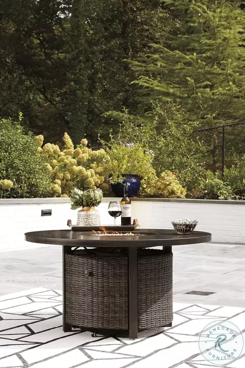 Outdoor Fireplaces | Coleman Furniture