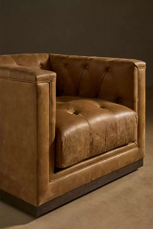 Quinn Winchester Sycamore Leather Upholstered Swivel Chair