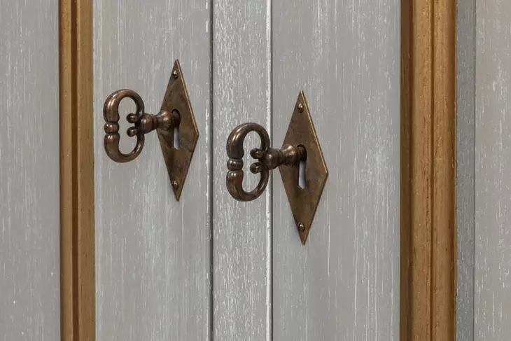Louis XVI Carmine Legno 3 Doors Buffet