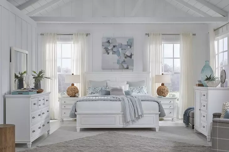 Harborwick White Dove 4 Drawer Door Chest