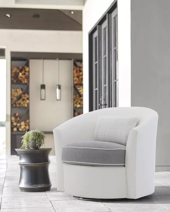 Maya Black And Silver Highlights Outdoor Round Accent Table