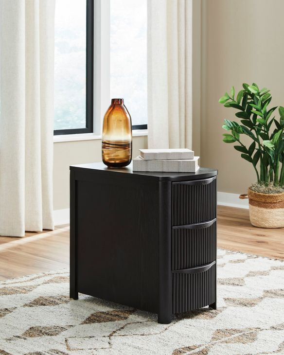 Camdill Black Rectangular Chairside End Table with USB Charging