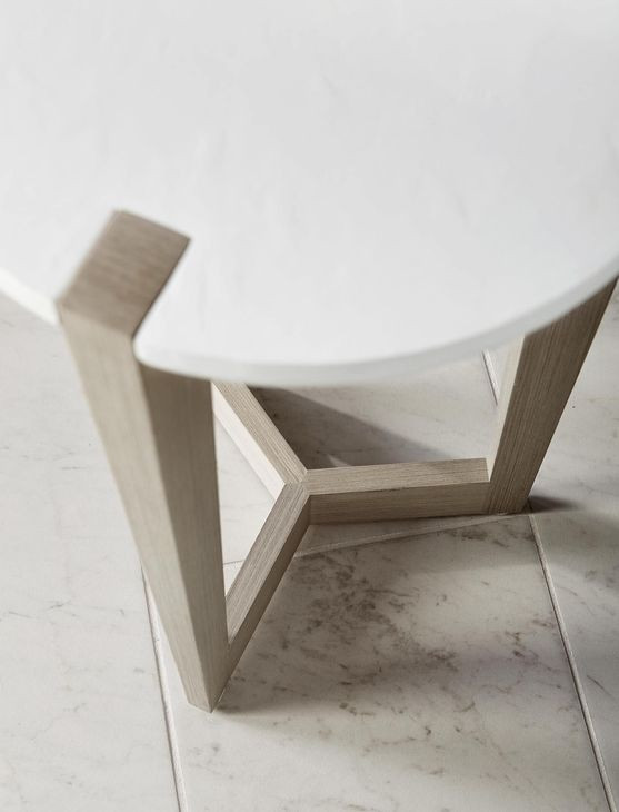 Axiom Linear Grey And White Plaster Round Chairside Table