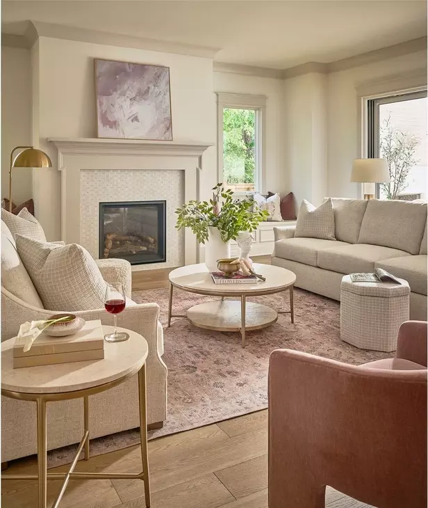 Elegance Amalfi and Desert Gold Round Stone Top End Table