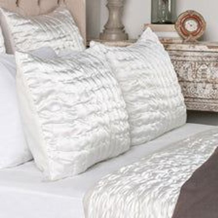 Aura Ivory Queen Quilt