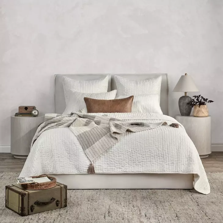 Bari Cloud Velvet Queen Quilt