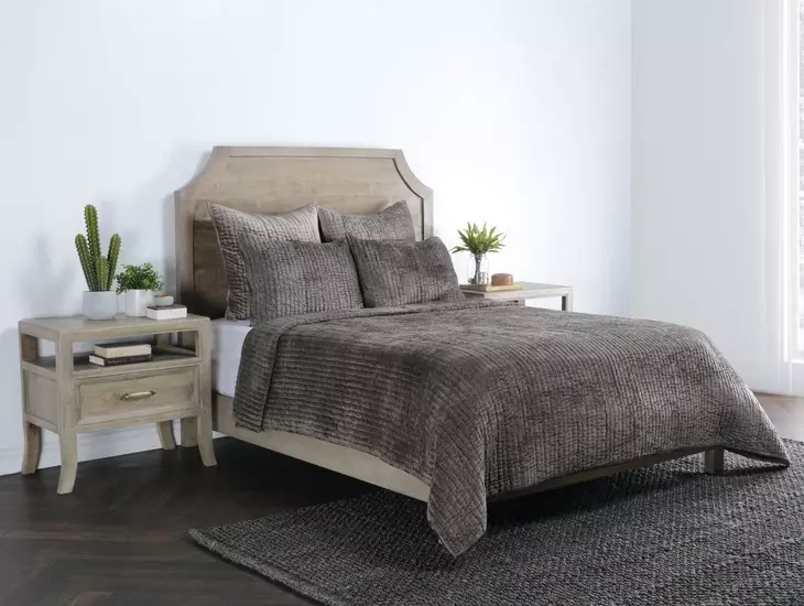 Bari Desert Velvet Queen Quilt