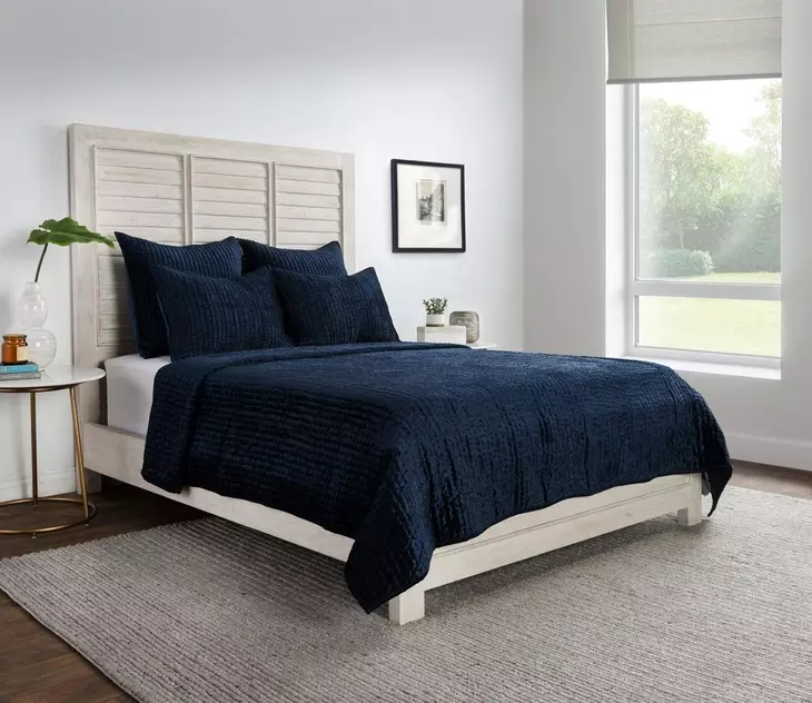 Bari Velvet Ocean Blue Queen Quilt