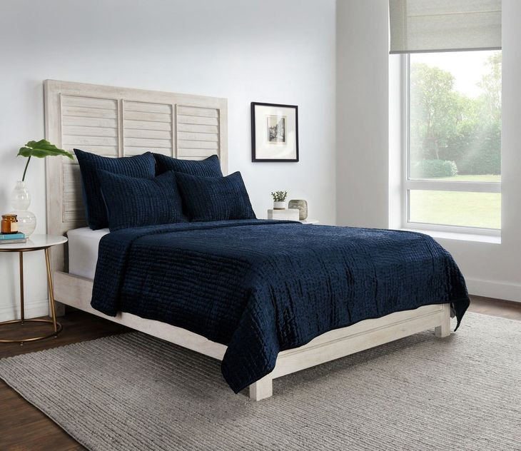 Bari Velvet Ocean Blue King Quilt