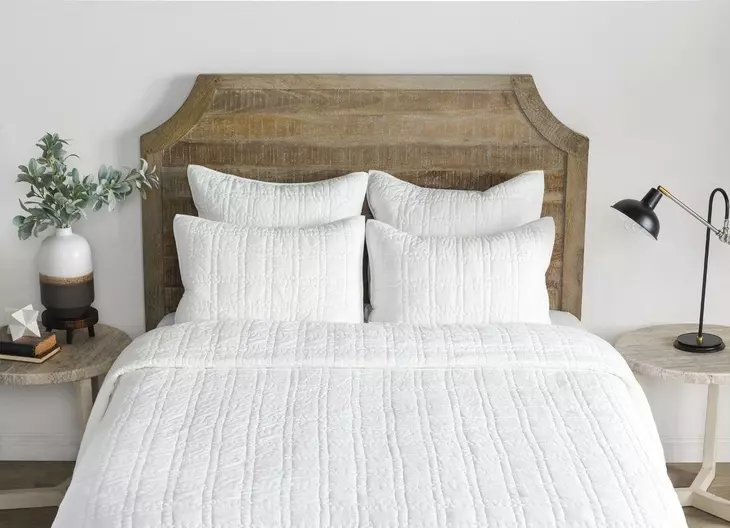 Carly White King Quilt with Silvadur Tech