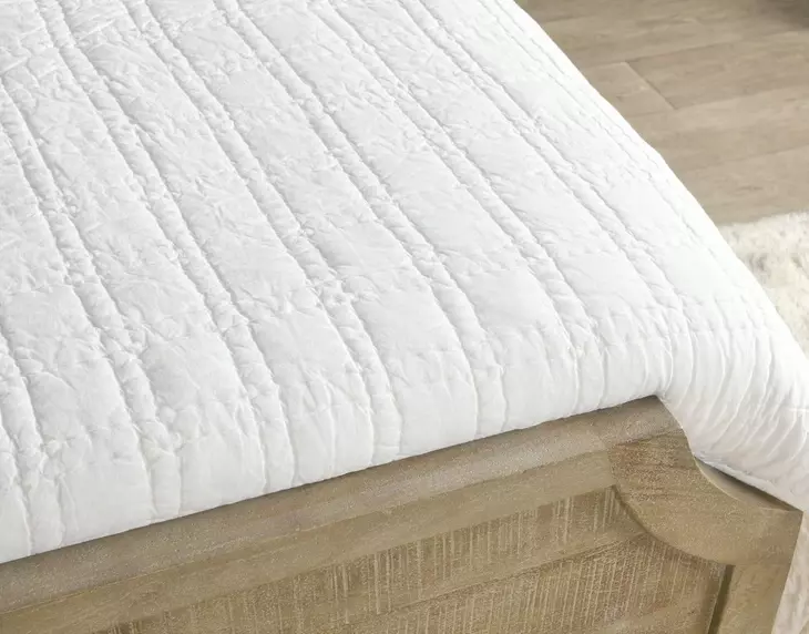 Carly White Queen Quilt with Silvadur Tech