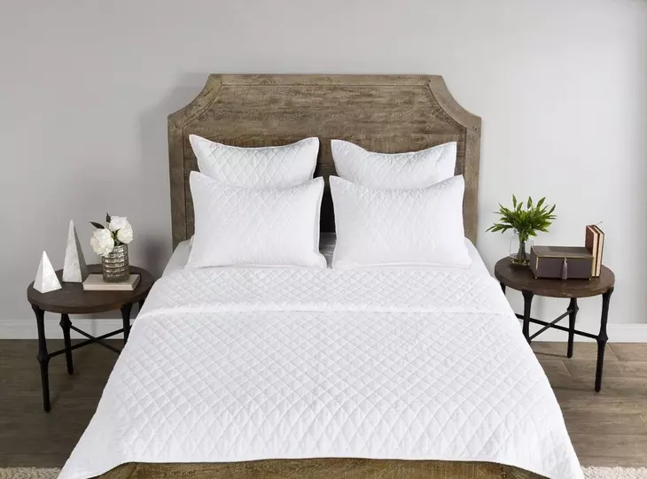 Lana and Vintage Lana White Queen Quilt