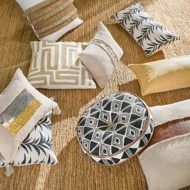 Villa Classics Mateo Metallic Gold and Ivory Square Accent Pillow