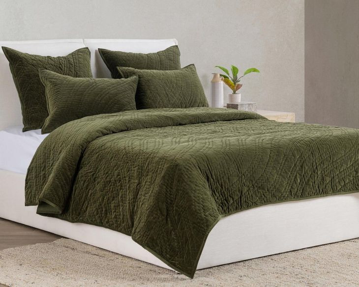 Elms Velvet Loden Green King Quilt