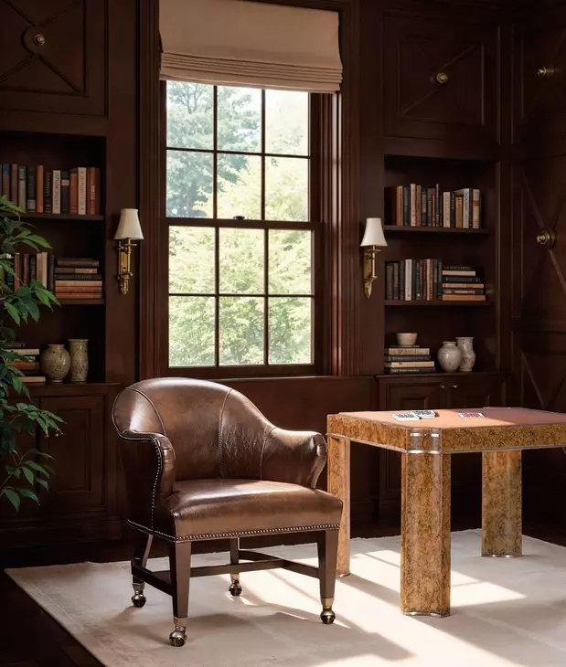 Queen Dark Natchez Brown Game Chair