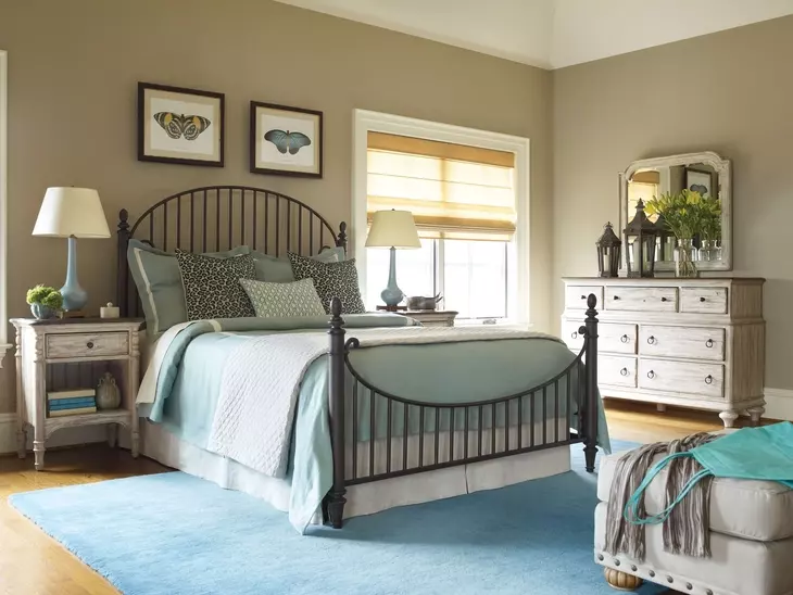 Homestead Pine Cornsilk 7 Drawer Wellington Dresser with Rectangular Landscape Mirror