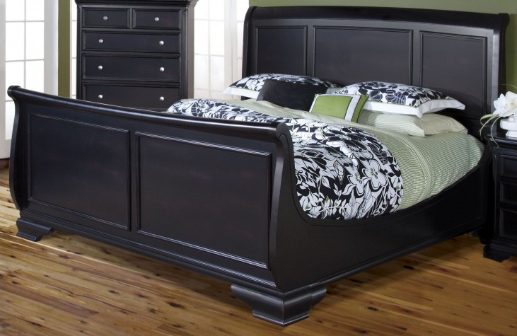 Maryhill Rubbed Black Queen Sleigh Bed from New Classics ...