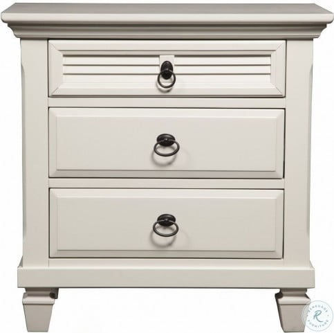 The modern design of the white nightstand is very versatile. winchester white 3 drawer nightstand