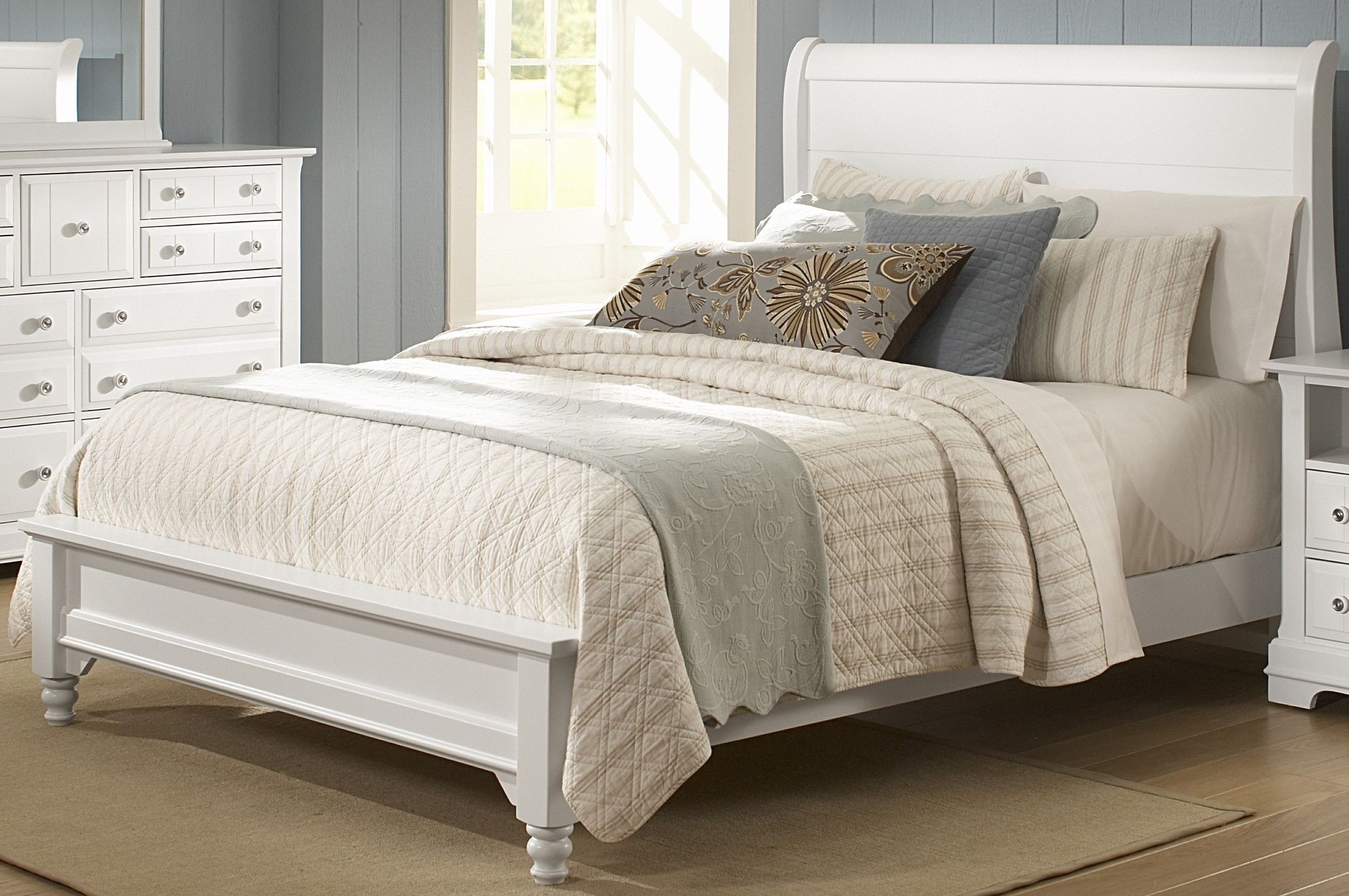 The Cottage Collection Snow White Queen Sleigh Platform Bed BB24553
