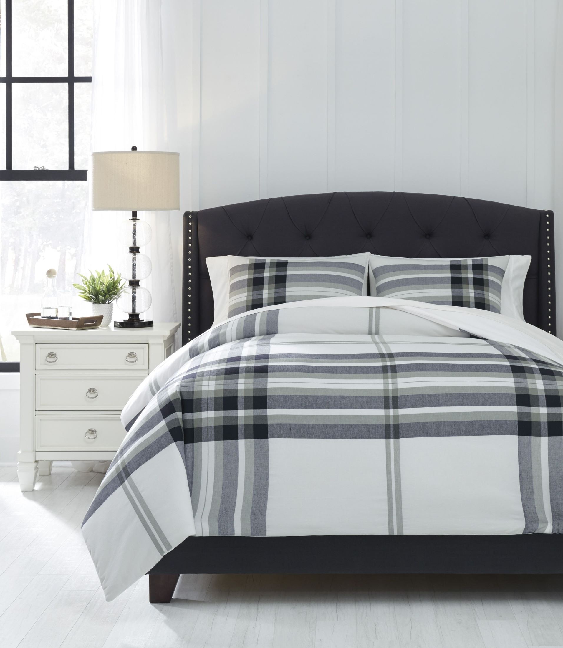Stayner Black and Gray Queen Comforter Set from Ashley Coleman Furniture