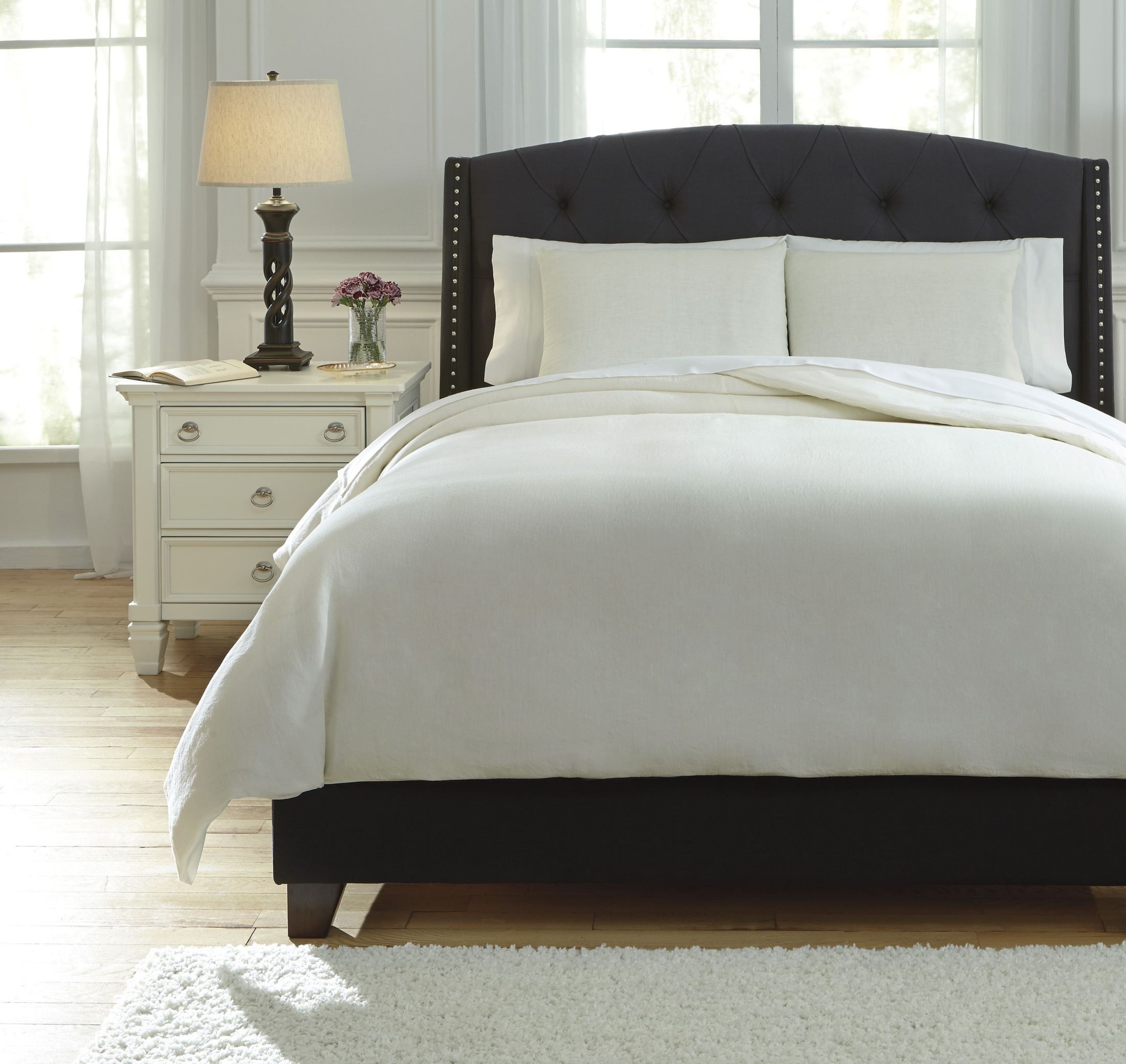 Bergden Ivory Queen Duvet Cover Set from Ashley (Q734013Q) | Coleman ...