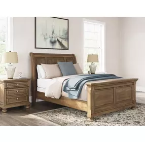 Vandenmore Medium Brown Queen Sleigh Panel Bed